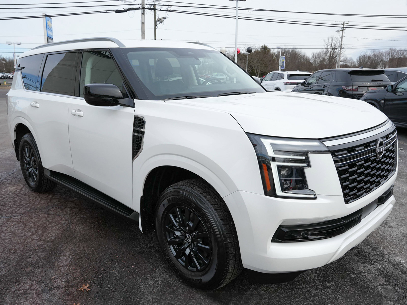 Used 2025 Nissan Armada SV image 3