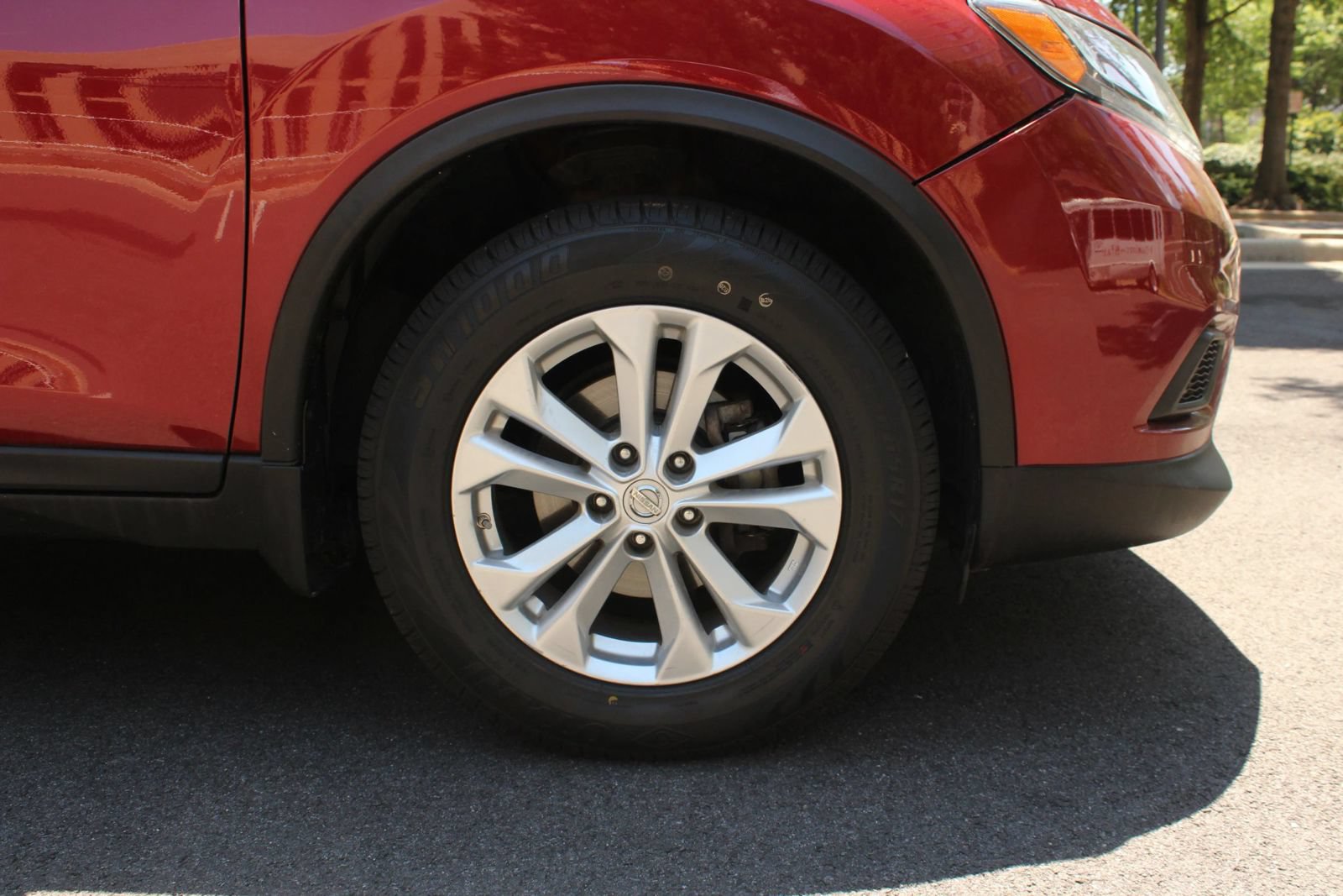Used 2015 Nissan Rogue SV w/ SV Premium Package AWD/4WD image 4