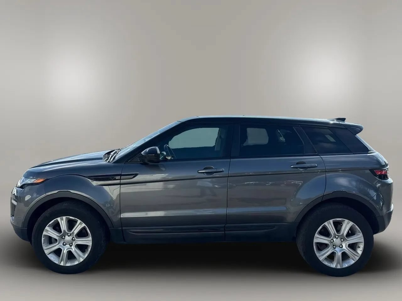 Used 2019 Land Rover Range Rover Evoque SE AWD/4WD image 5