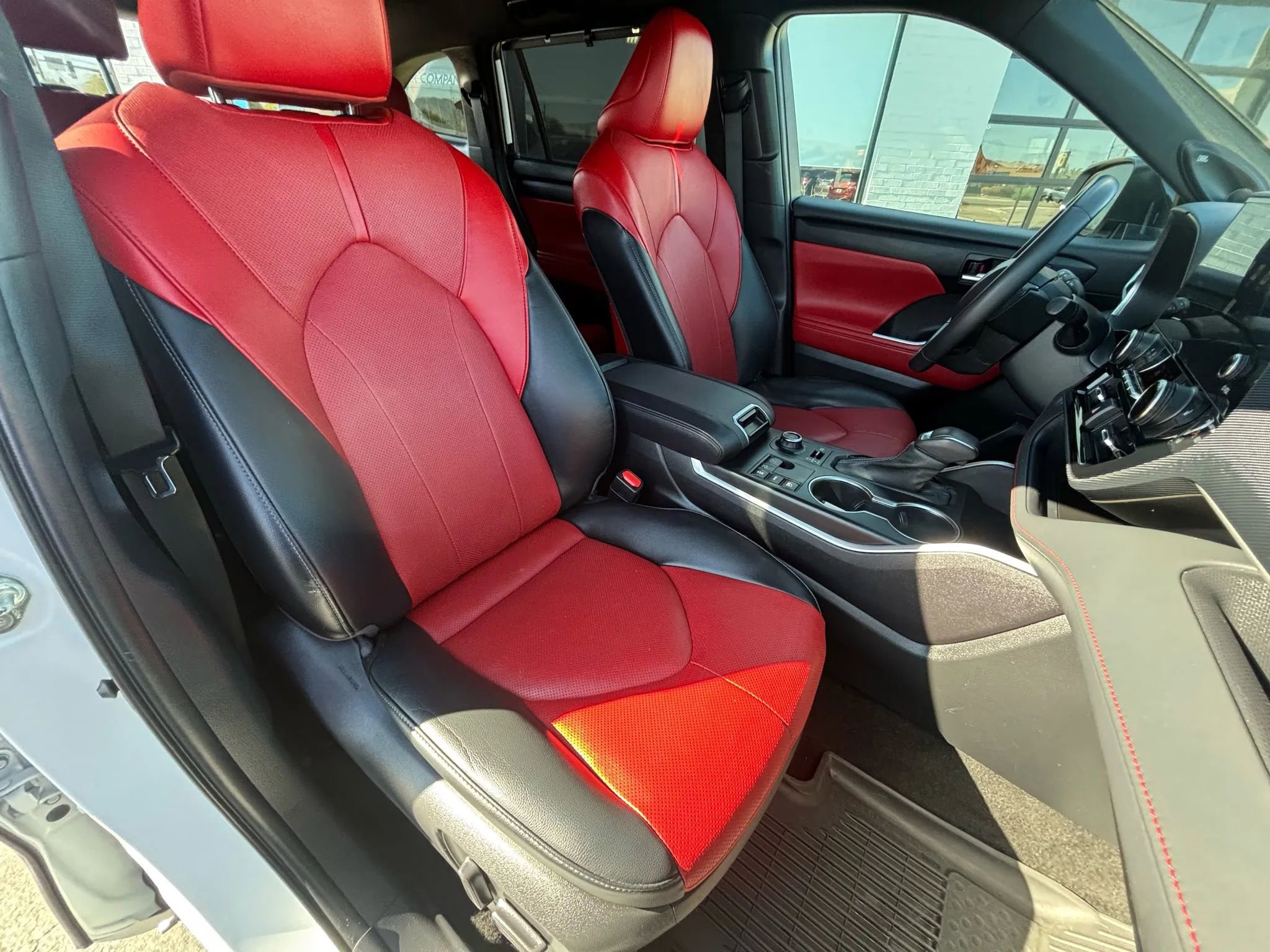 Used 2023 Toyota Highlander XSE image 7