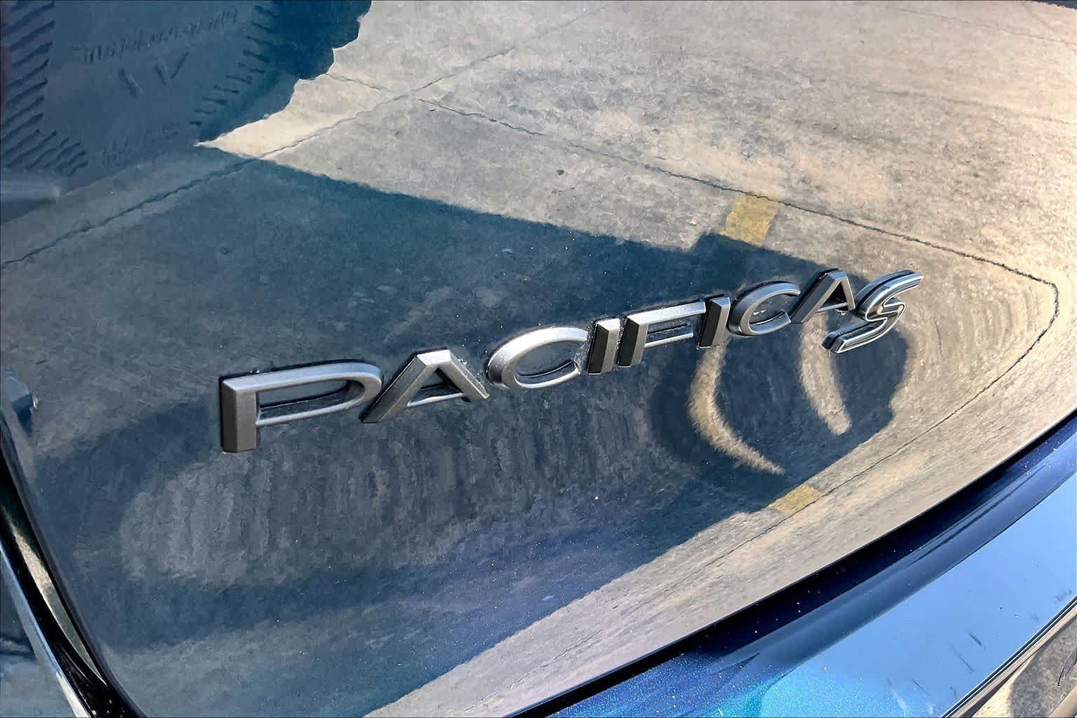 Used 2021 Chrysler Pacifica Touring w/ S Appearance Package FWD image 30