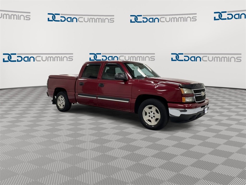 Used 2007 Chevrolet Silverado 1500 LT w/ Crew Cab Value Package image 2