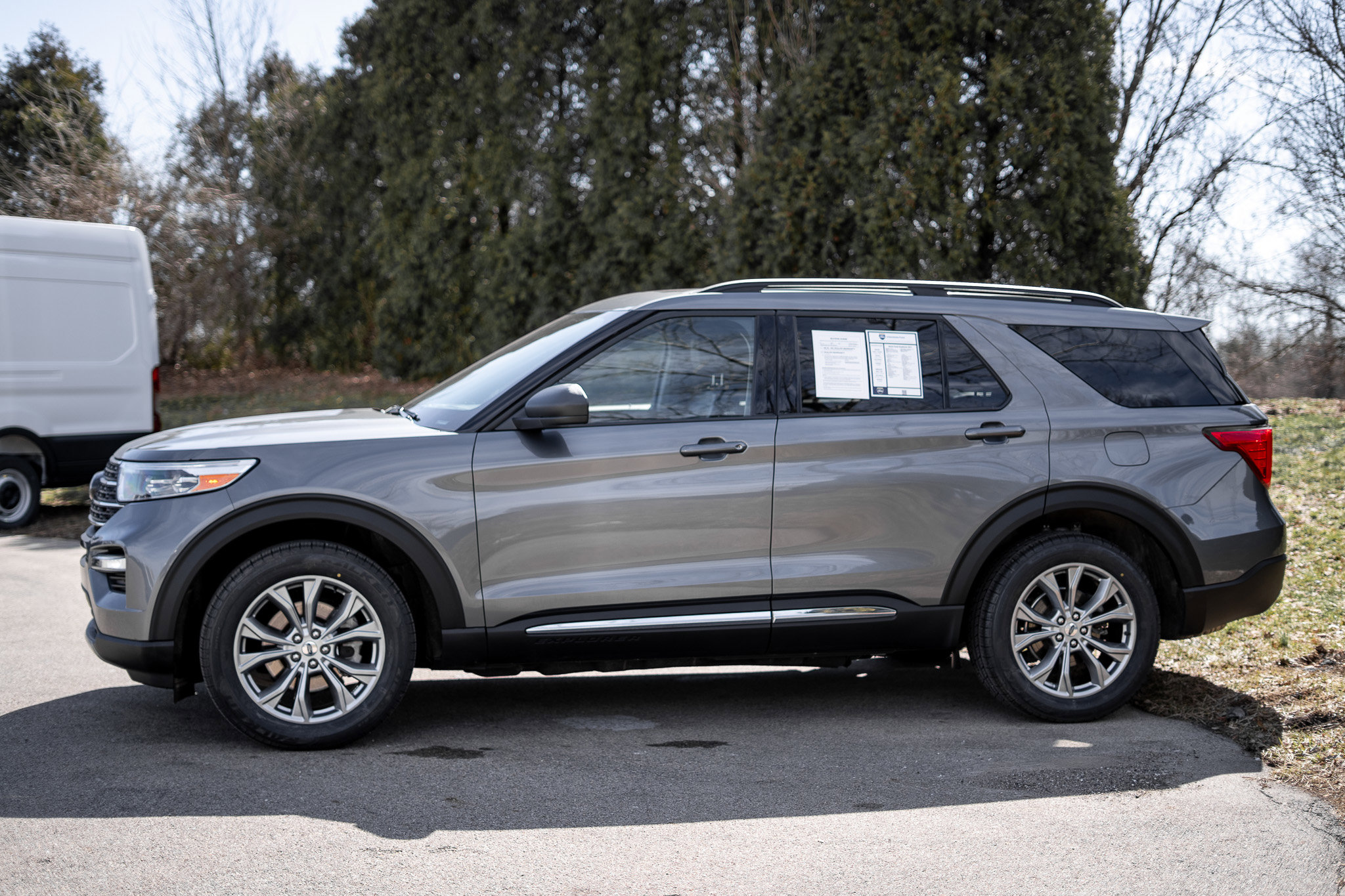 Used 2023 Ford Explorer XLT w/ Equipment Group 202A image 8
