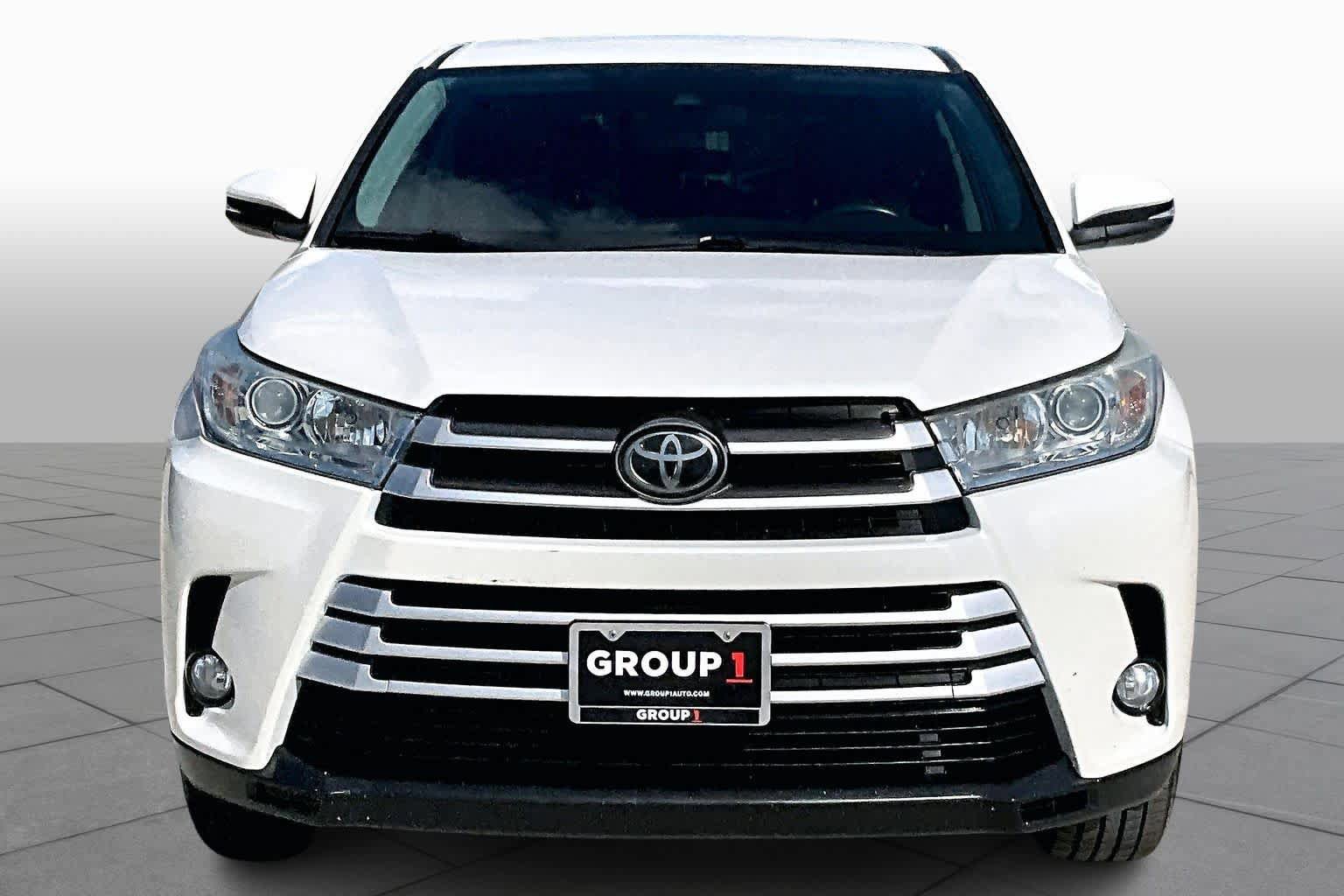 Used 2019 Toyota Highlander Plus FWD image 4