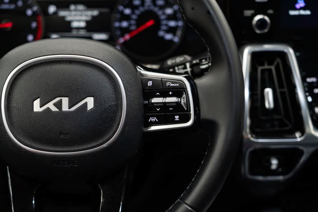 Used 2022 Kia Sorento SX AWD/4WD image 16