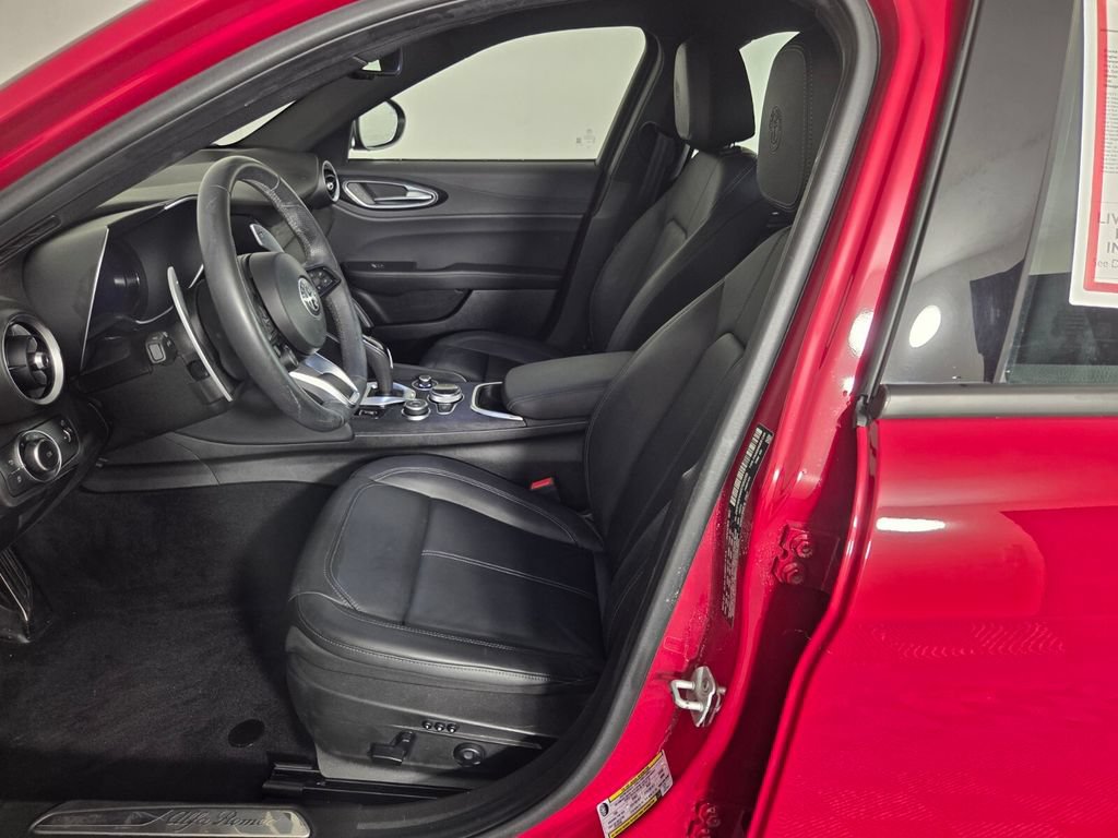 Used 2024 Alfa Romeo Giulia Sprint RWD image 8