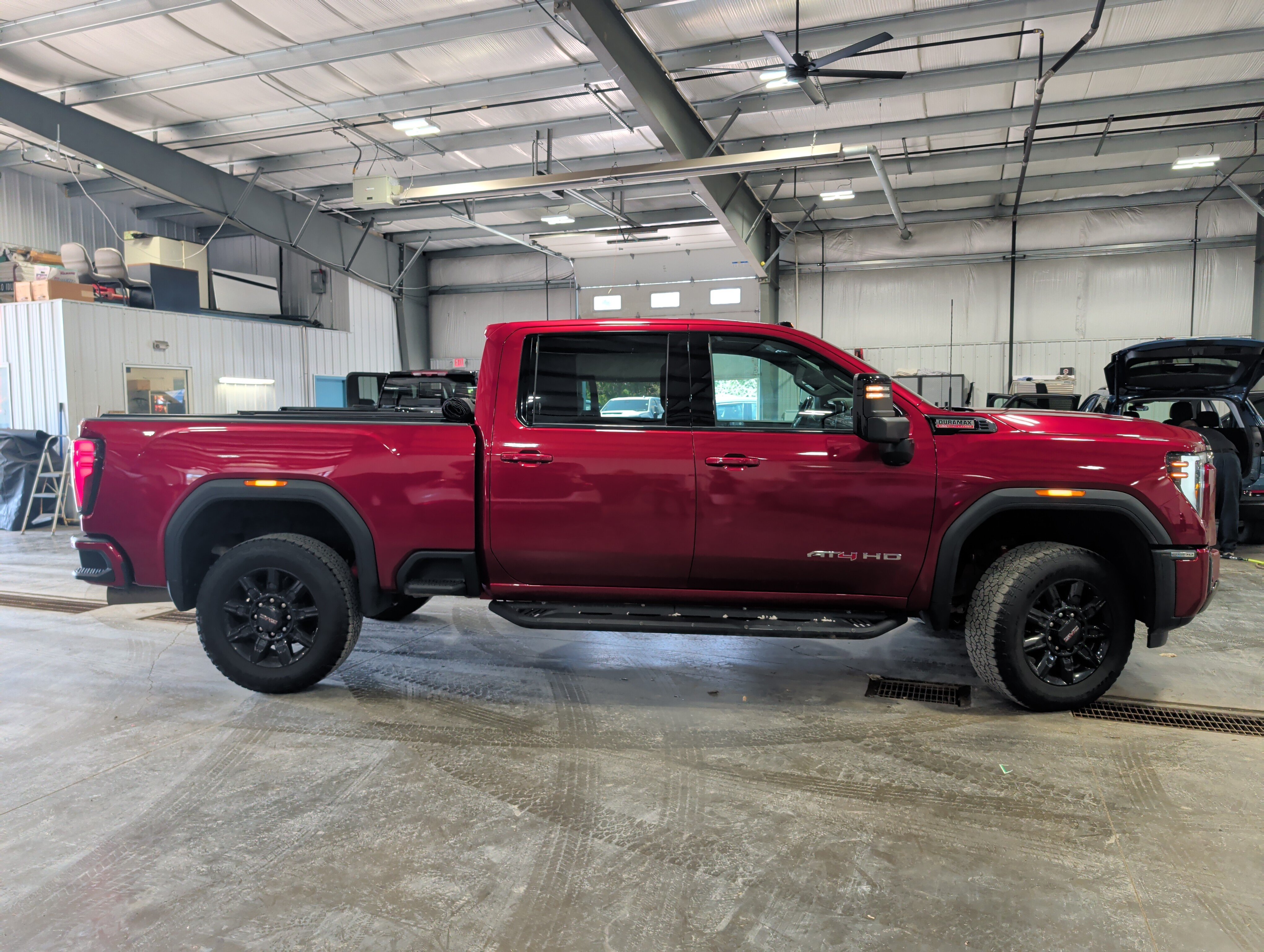 Used 2024 GMC Sierra 2500 AT4 w/ Technology Package AWD/4WD image 2