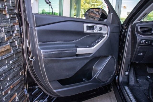 Used 2023 Ford Explorer Limited w/ Equipment Group 301A image 9