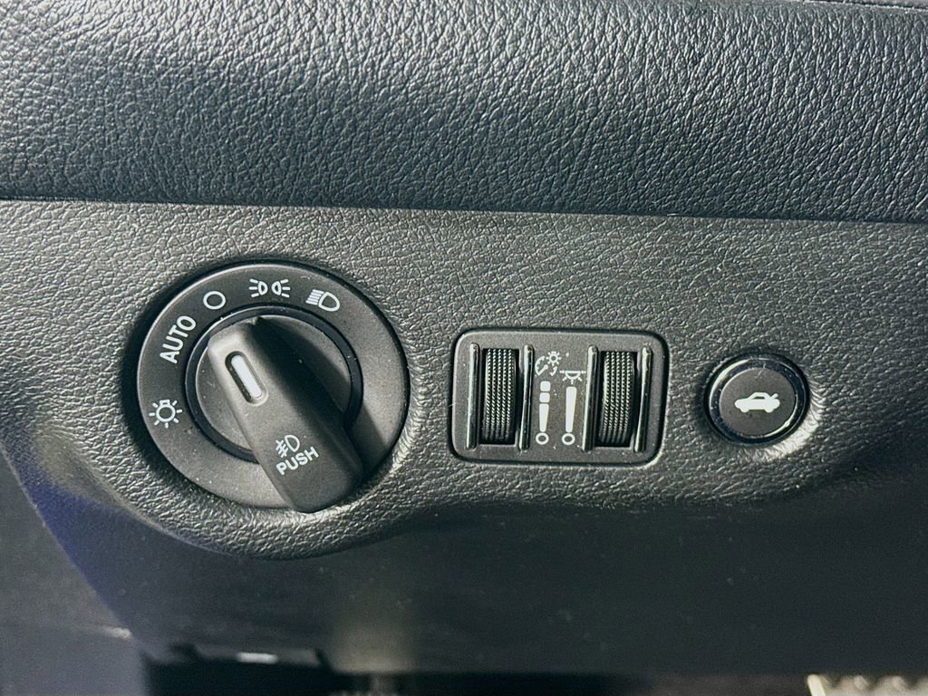 Used 2018 Dodge Challenger R/T Scat Pack w/ Leather Interior Group image 21