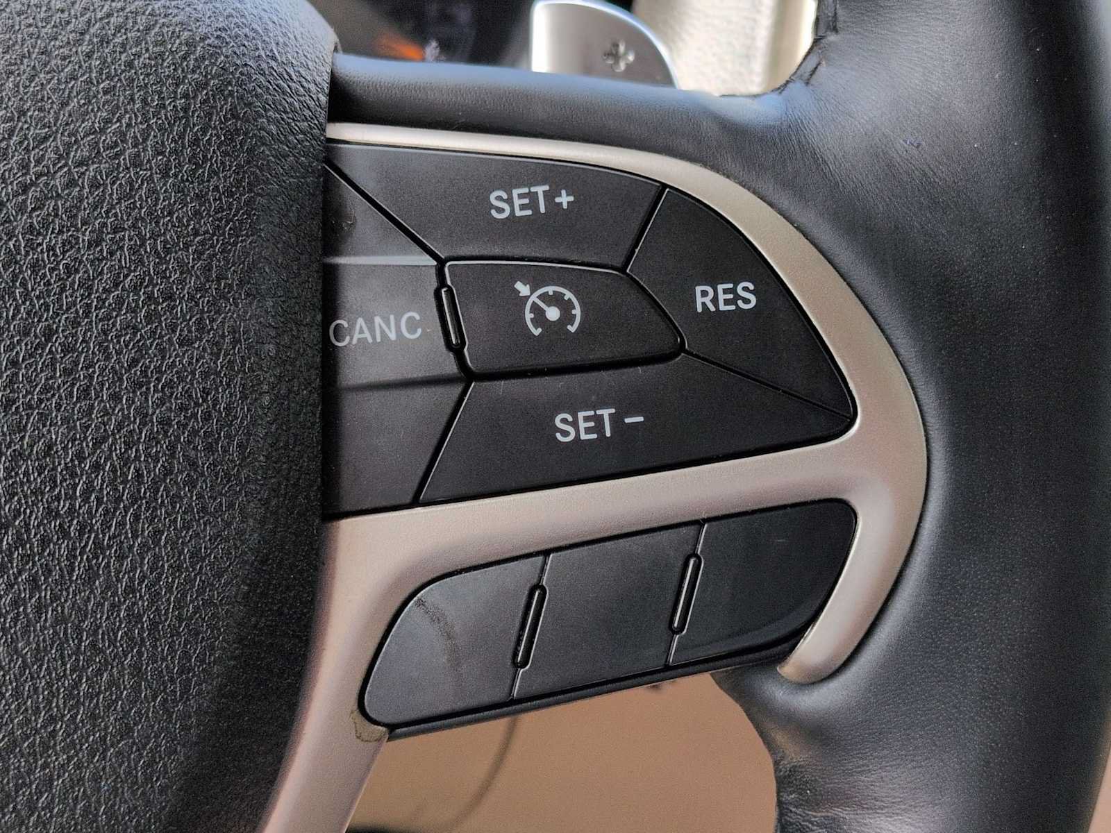 Used 2014 Jeep Grand Cherokee Limited AWD/4WD image 27