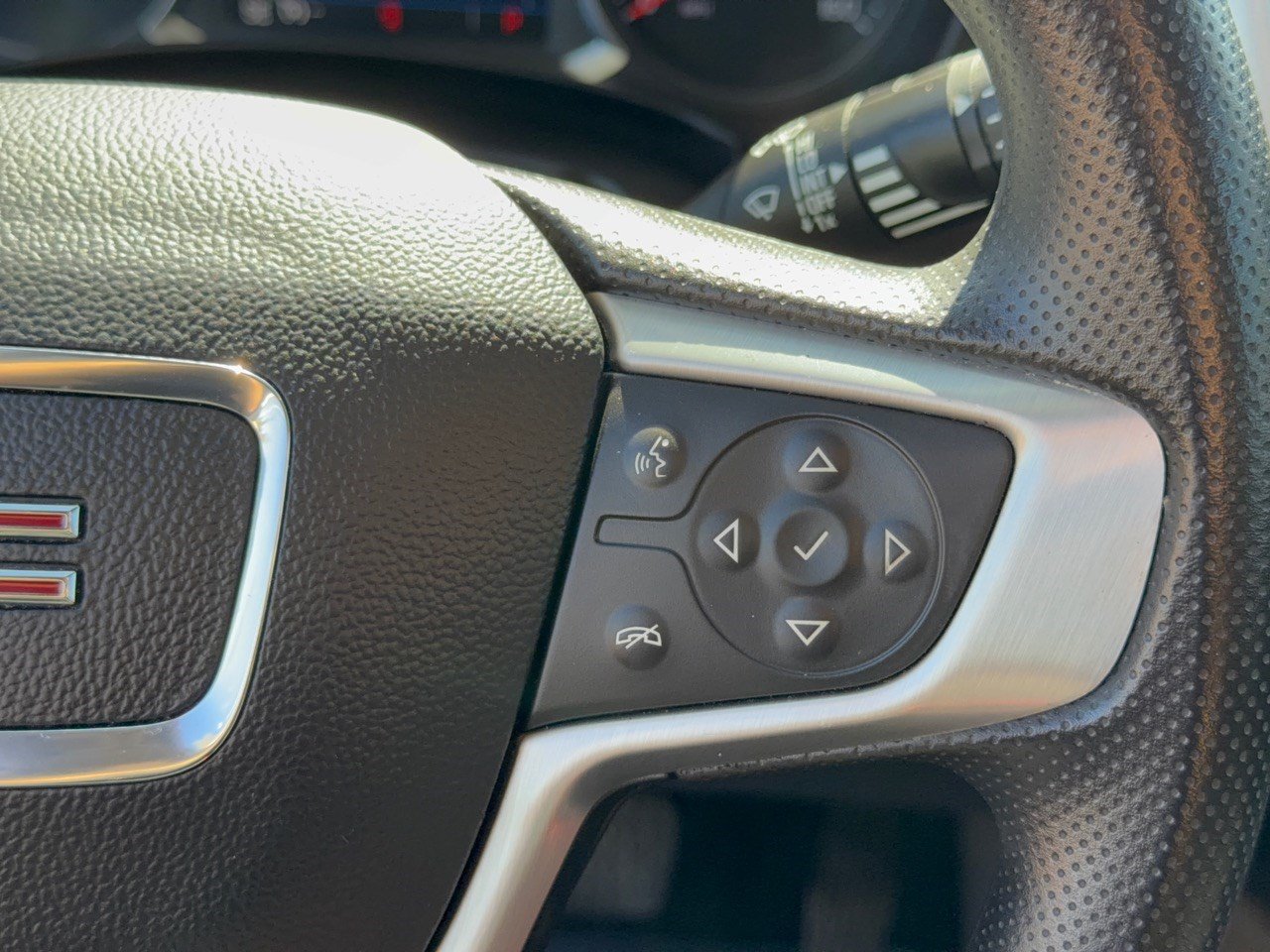 Used 2024 GMC Terrain SLE FWD image 19