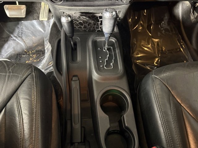 Used 2015 Jeep Wrangler Unlimited Sahara image 13