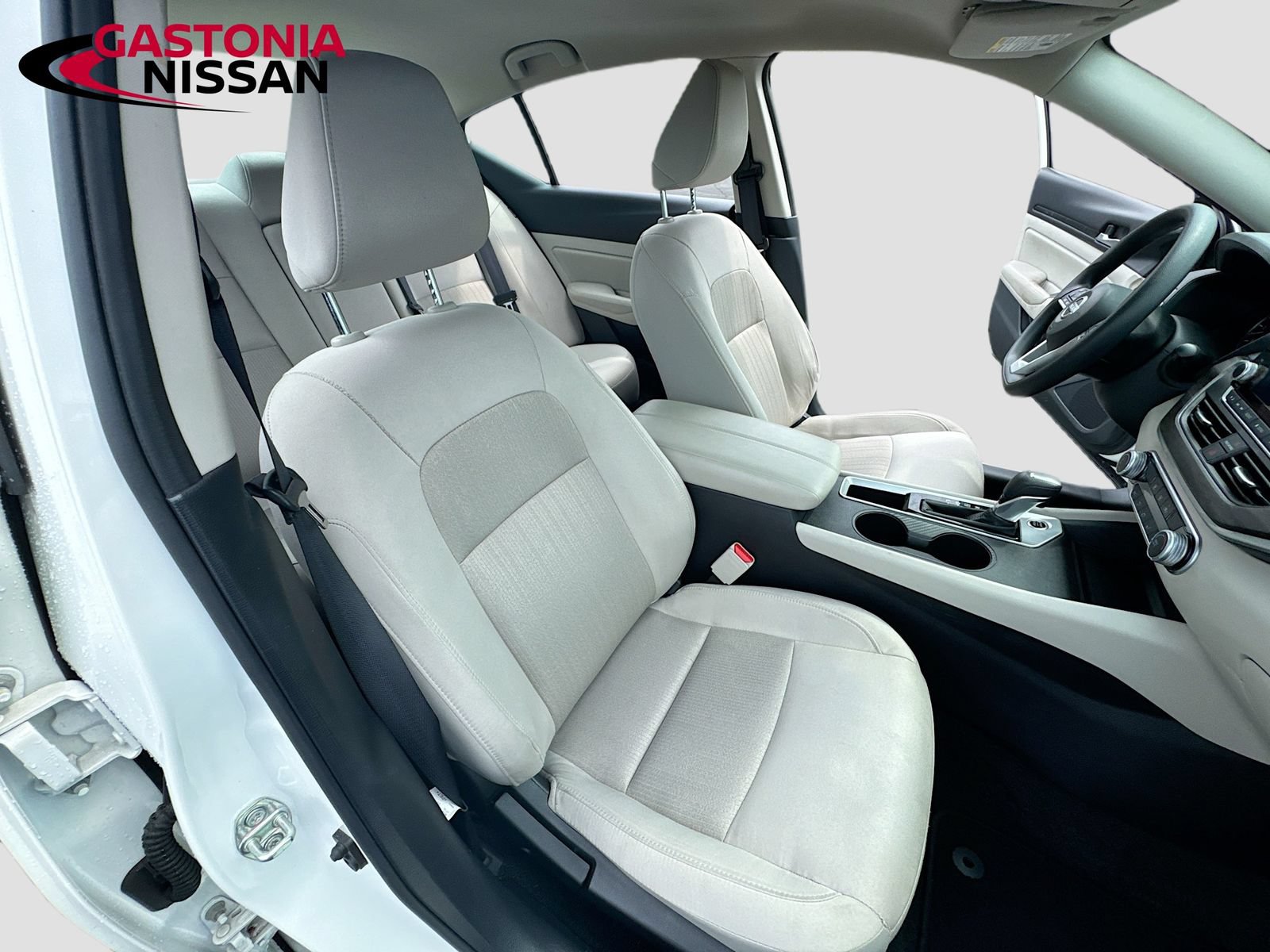 Used 2025 Nissan Altima 2.5 SV FWD image 35