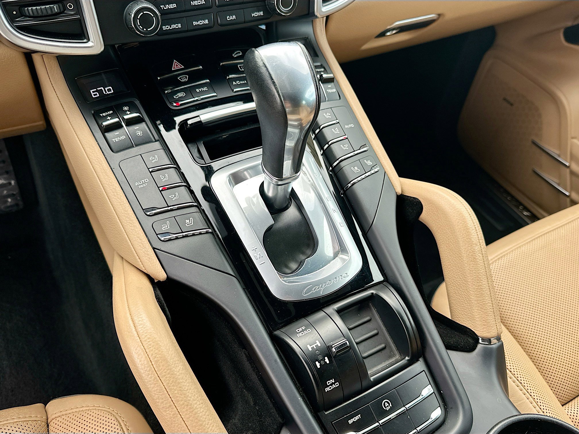 Used 2017 Porsche Cayenne Platinum Edition image 17