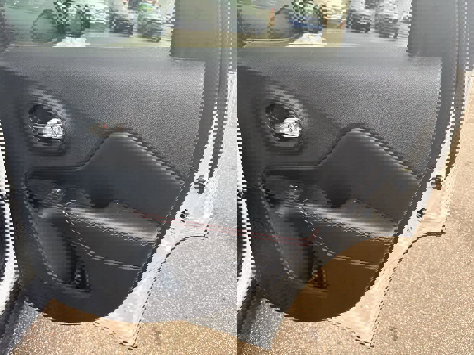 Used 2019 Jeep Cherokee Trailhawk w/ Cold Weather Group image 24