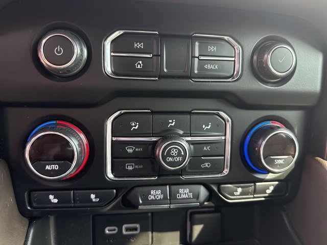 Used 2021 Chevrolet Suburban LT w/ LT Signature Package image 19