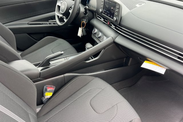 New 2026 Hyundai Elantra SE FWD image 14