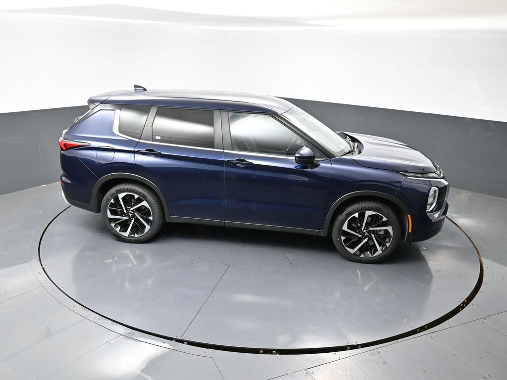 Used 2024 Mitsubishi Outlander AWD image 42
