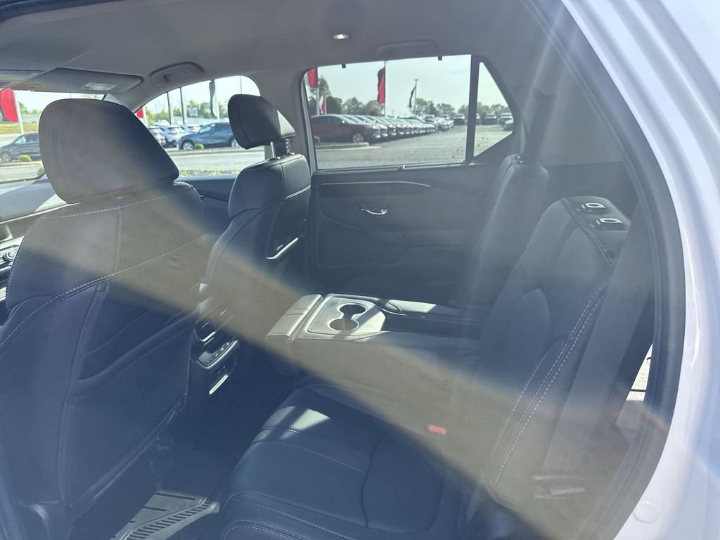 Used 2025 Honda Pilot EX-L image 32