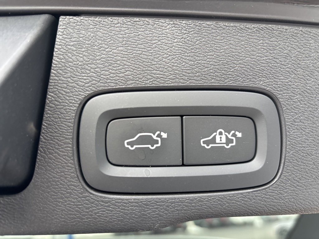 Certified 2023 Volvo XC60 B5 Core image 39