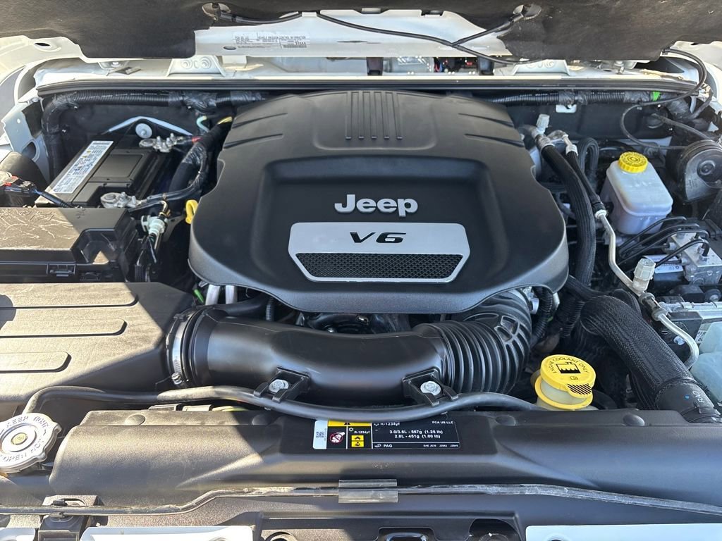 Used 2018 Jeep Wrangler Unlimited Sahara w/ Connectivity Group image 19