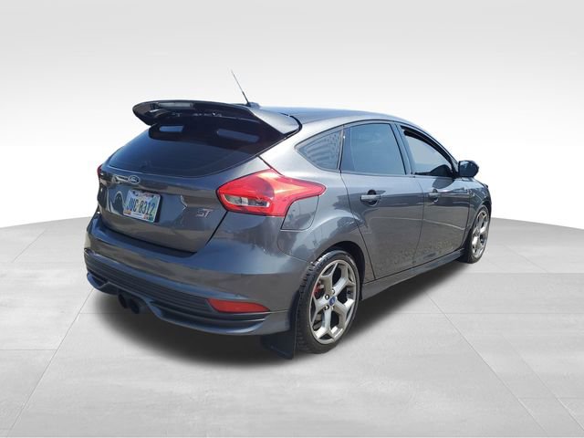 Used 2018 Ford Focus ST FWD image 4