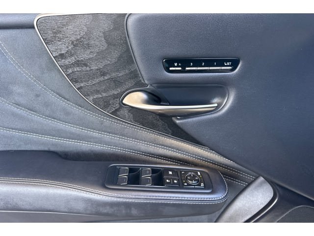Used 2022 Lexus LS 500 w/ Cold Weather Package (CK) RWD image 11