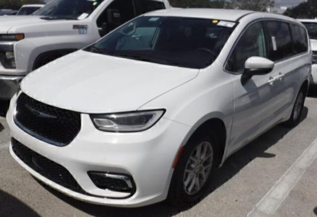 Used 2023 Chrysler Pacifica Touring-L image 1