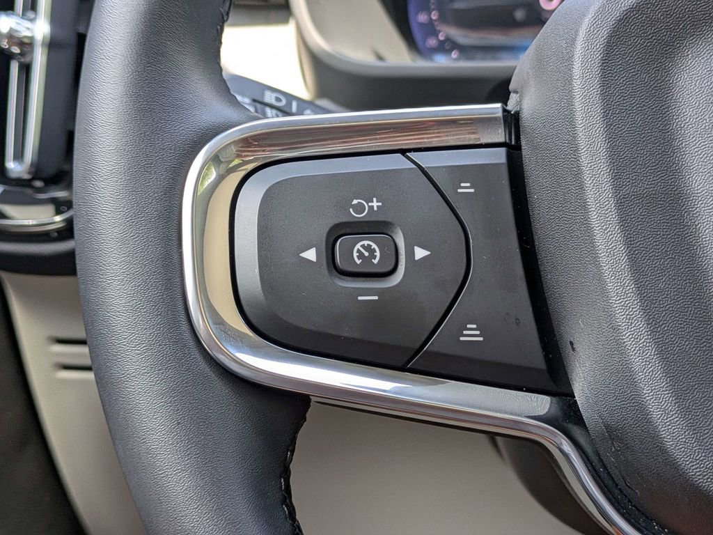 Certified 2026 Volvo XC40 B5 Plus AWD/4WD image 26