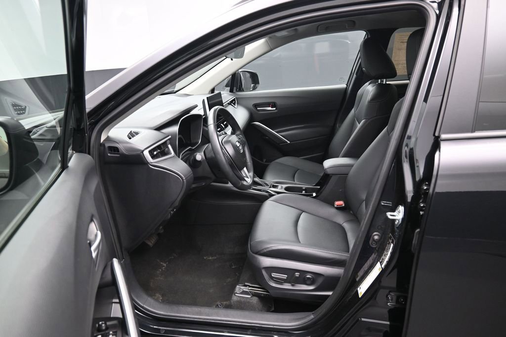 Certified 2025 Toyota Corolla Cross XLE AWD/4WD image 9