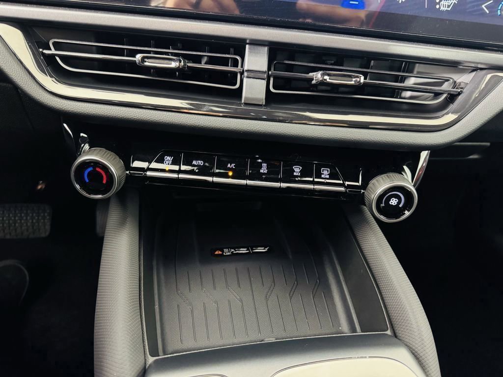 Used 2025 Chevrolet Equinox EV RS image 48