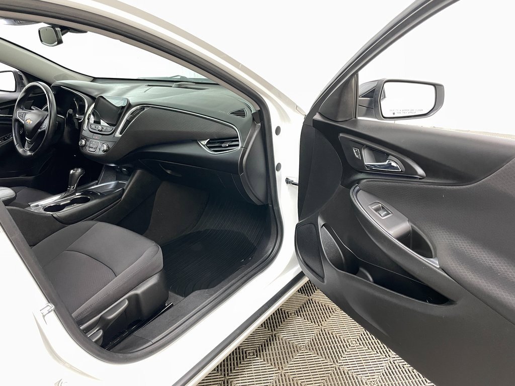 Used 2018 Chevrolet Malibu LT w/ Redline Edition image 32