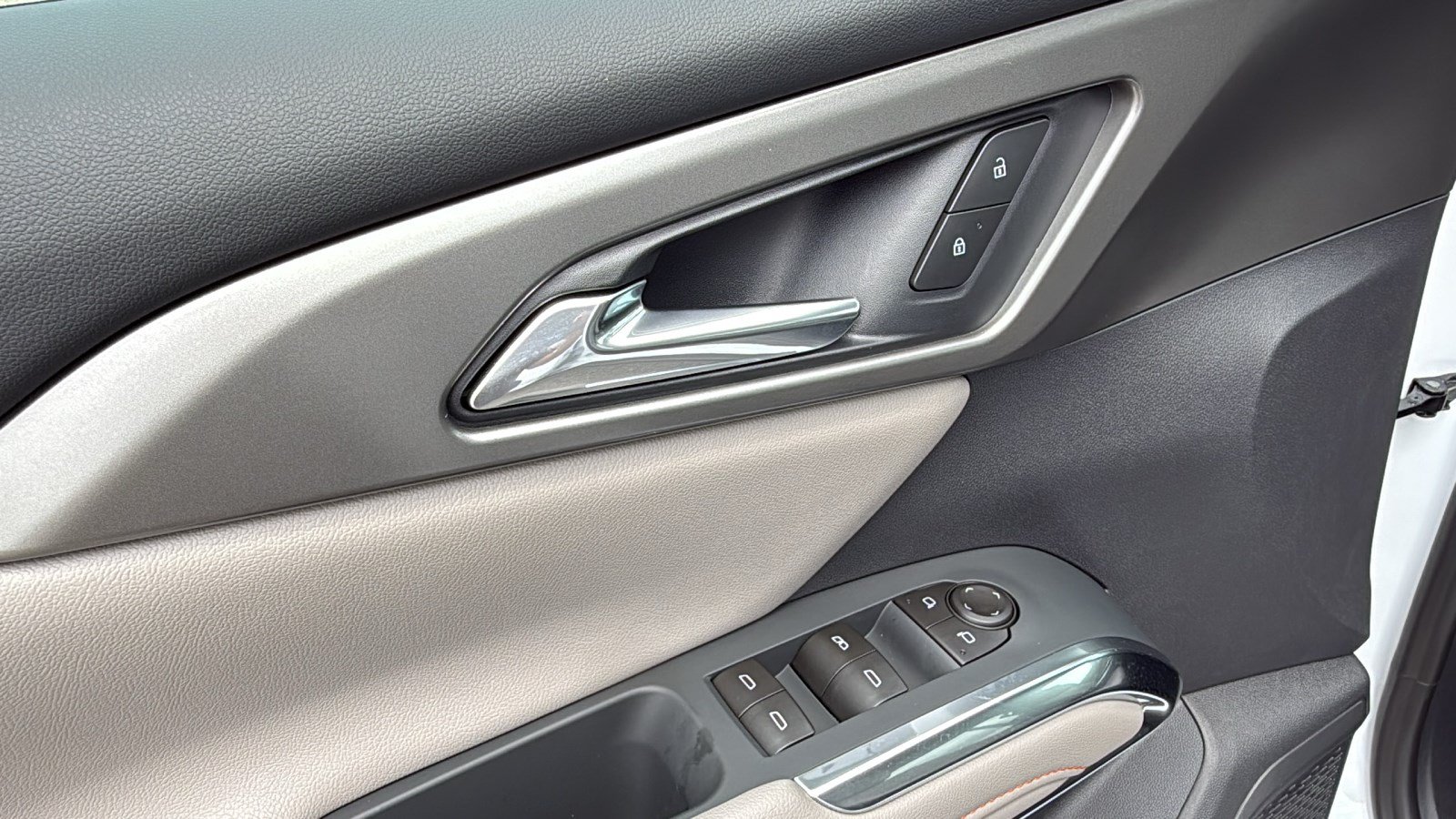 New 2026 Chevrolet Traverse LT w/ Driver Confidence Package FWD image 12