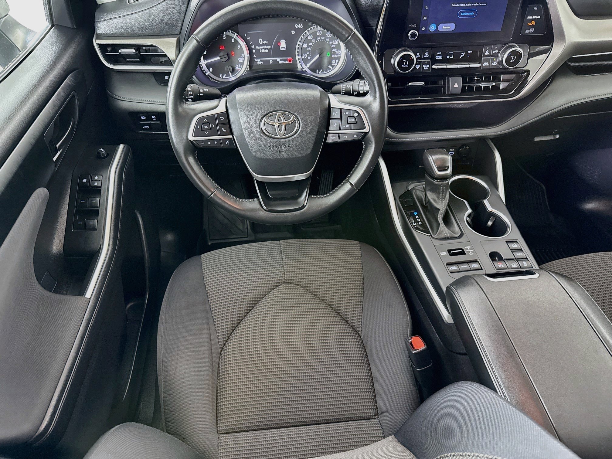 Used 2025 Toyota Highlander LE AWD/4WD image 22