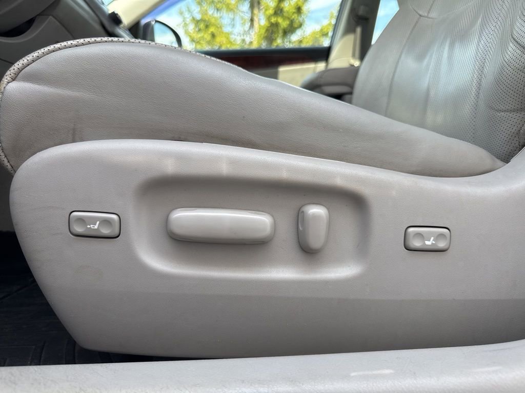 Used 2011 Toyota Avalon Limited image 9