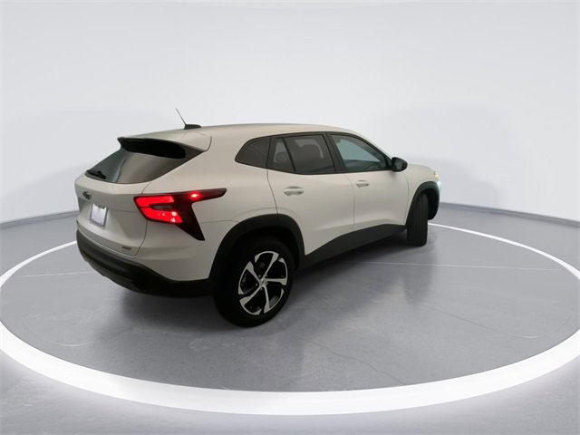 Used 2025 Chevrolet Trax RS image 4