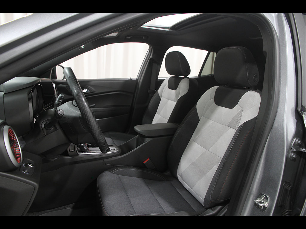 Certified 2024 Chevrolet Trax RS w/ Sunroof Package FWD image 5