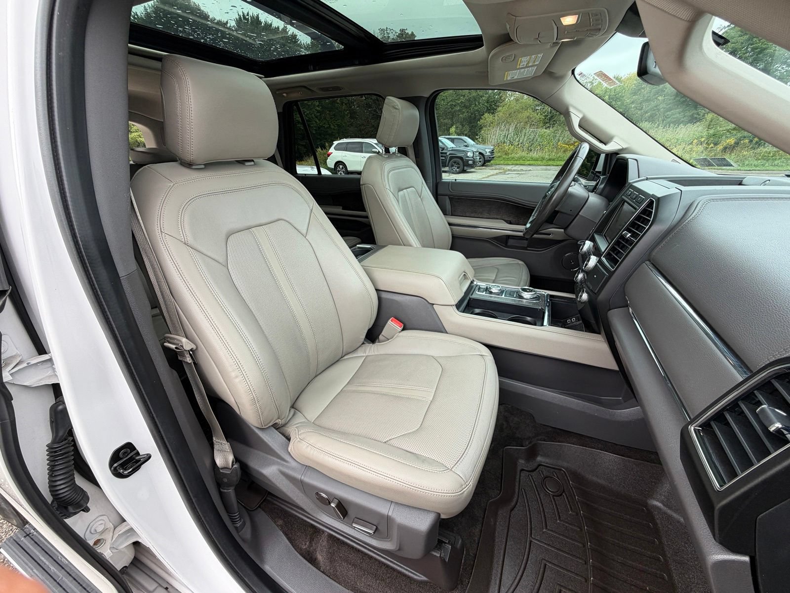 Used 2018 Ford Expedition Limited w/ Equipment Group 301A AWD/4WD image 46