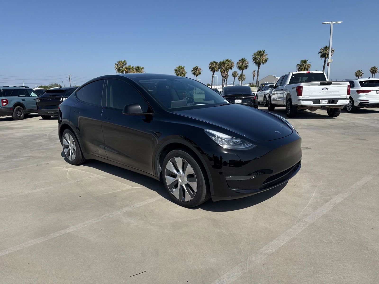Used 2023 Tesla Model Y AWD image 4