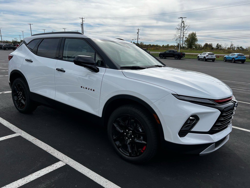 New 2025 Chevrolet Blazer LT w/ Redline Edition image 3