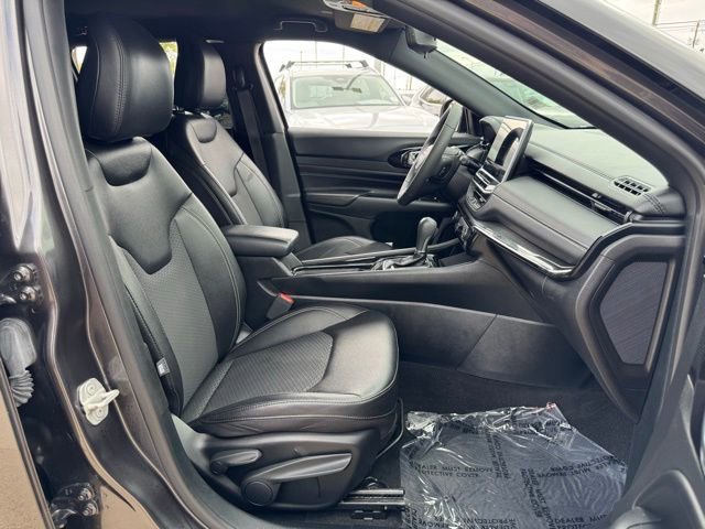 Used 2024 Jeep Compass Latitude w/ Altitude Special Edition image 24