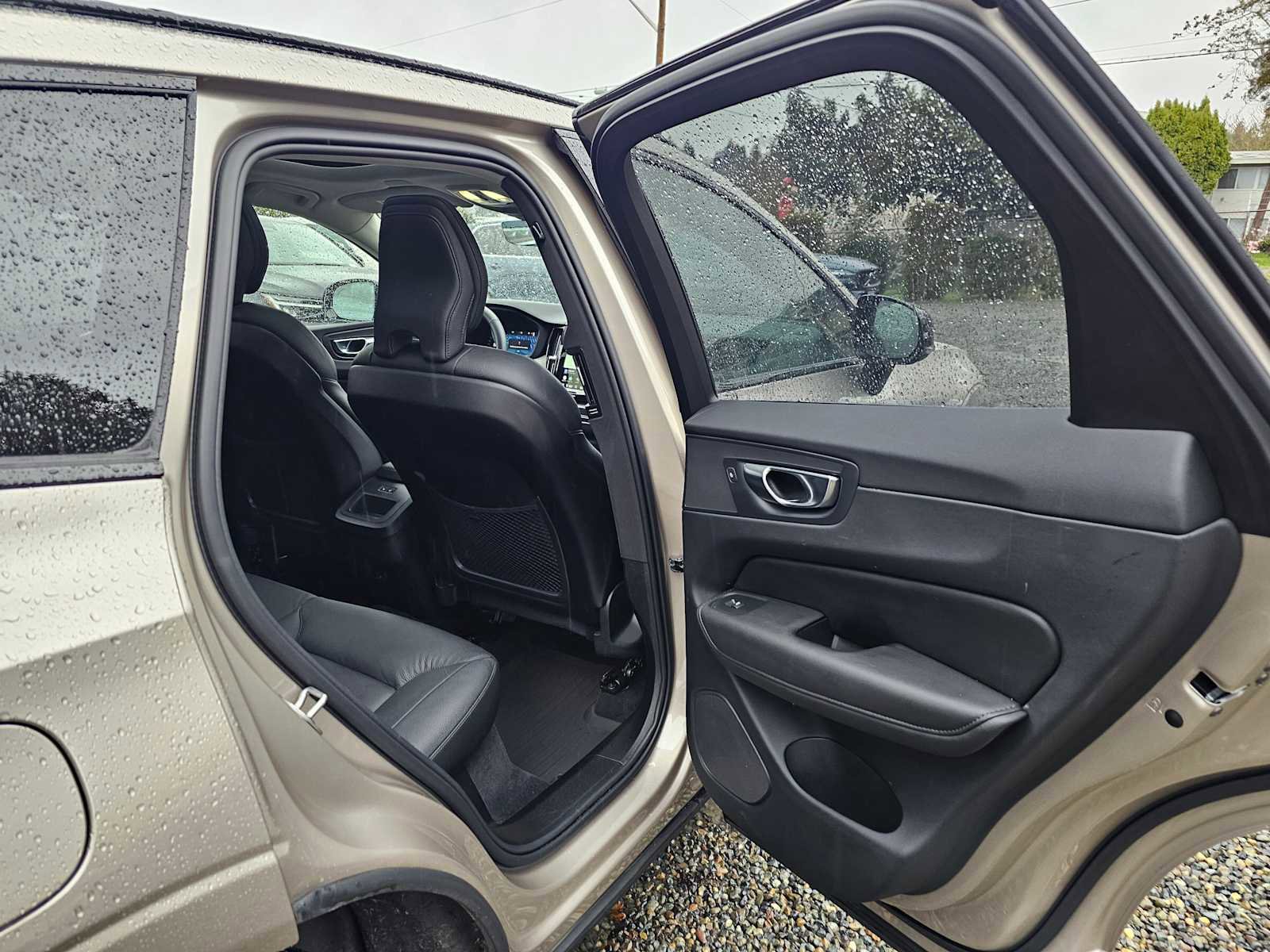 Used 2025 Volvo XC60 B5 Plus w/ Protection Package Premier image 13