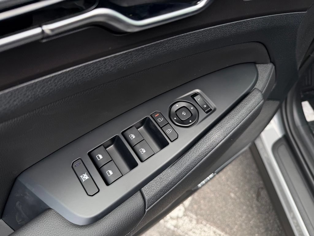 New 2026 Kia Sportage SX FWD image 17