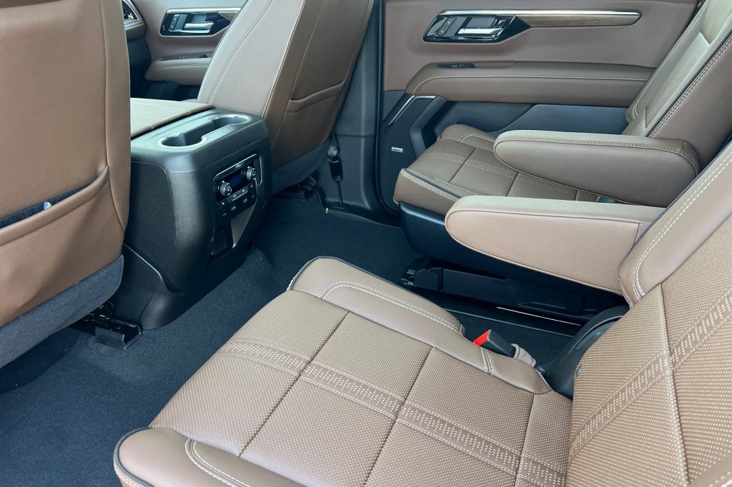 New 2026 Chevrolet Suburban High Country image 9