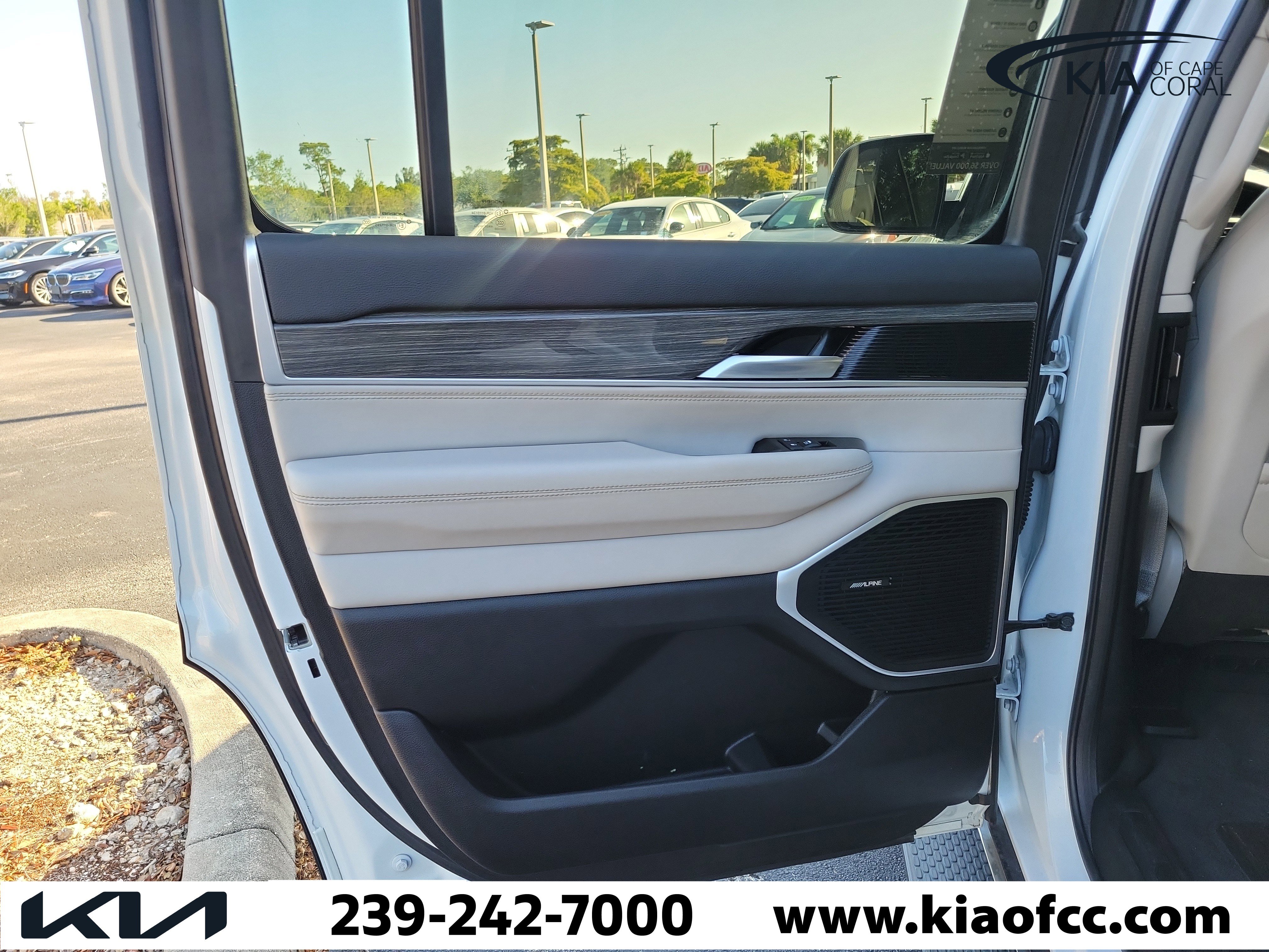 Used 2022 Jeep Wagoneer Series III w/ Flexible Seating Group image 19