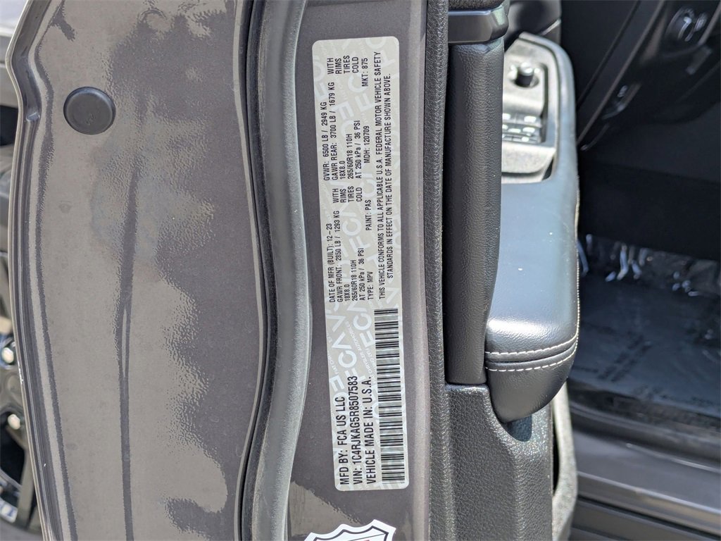 Used 2024 Jeep Grand Cherokee L Laredo image 38