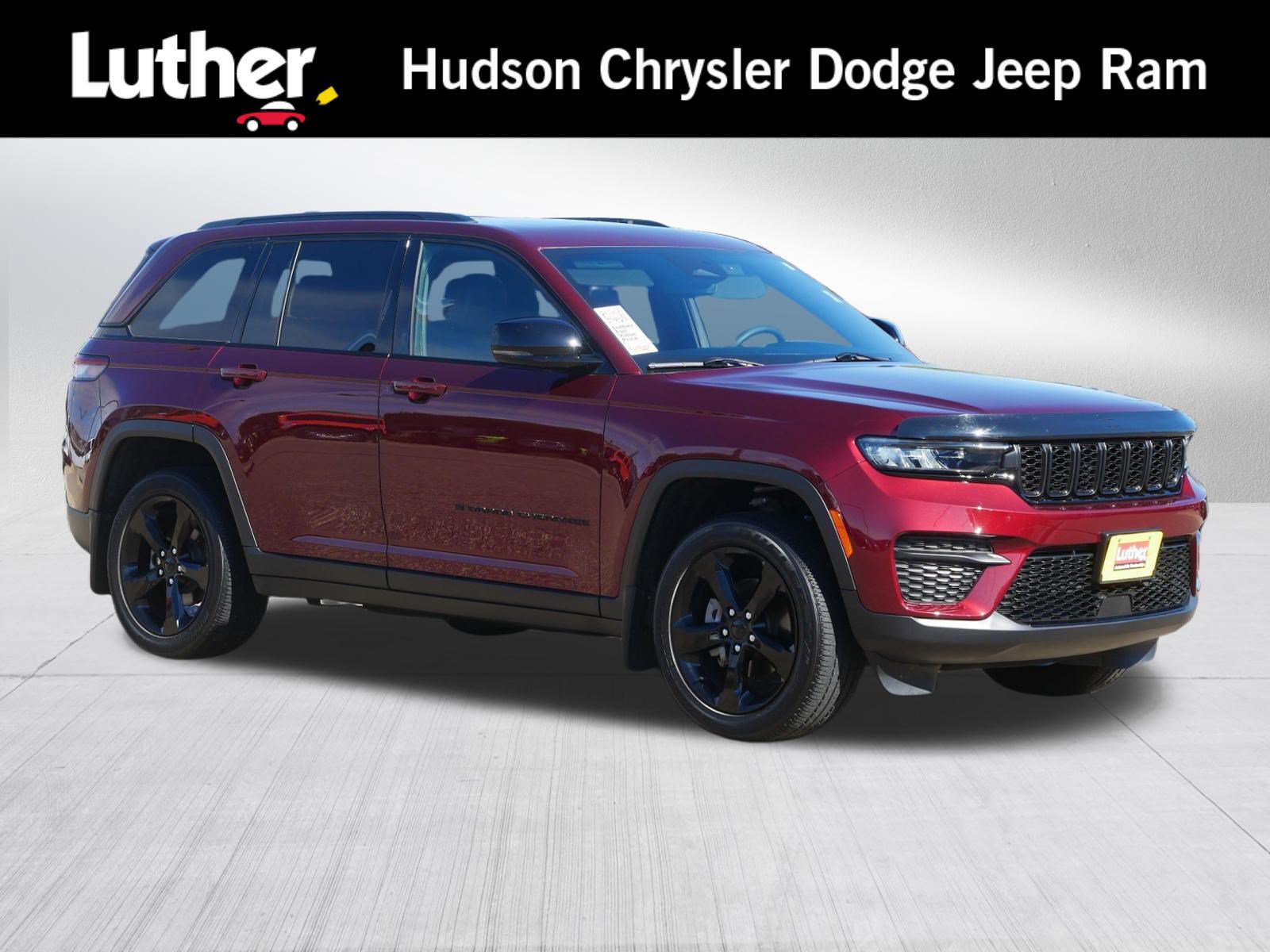 Used 2023 Jeep Grand Cherokee Altitude AWD/4WD image 1