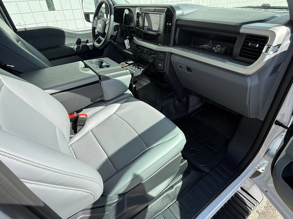 New 2026 Ford F550 4x4 Regular Cab Super Duty image 21