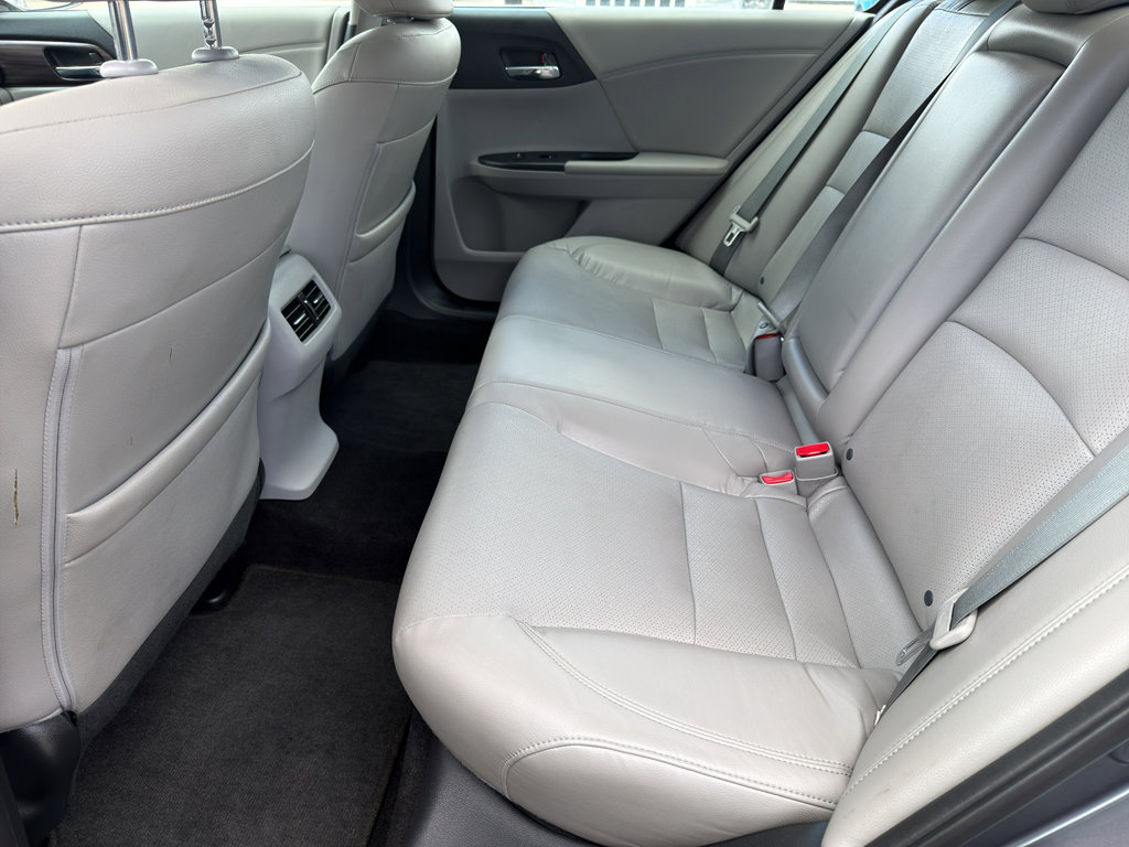 Used 2016 Honda Accord Touring image 10