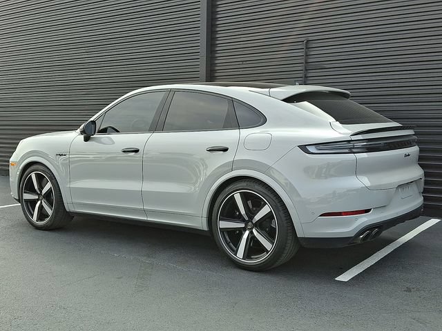Certified 2025 Porsche Cayenne Turbo AWD/4WD image 3